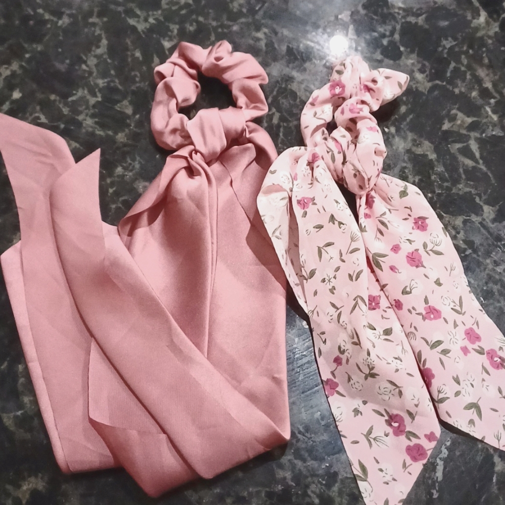 Pink hair ties